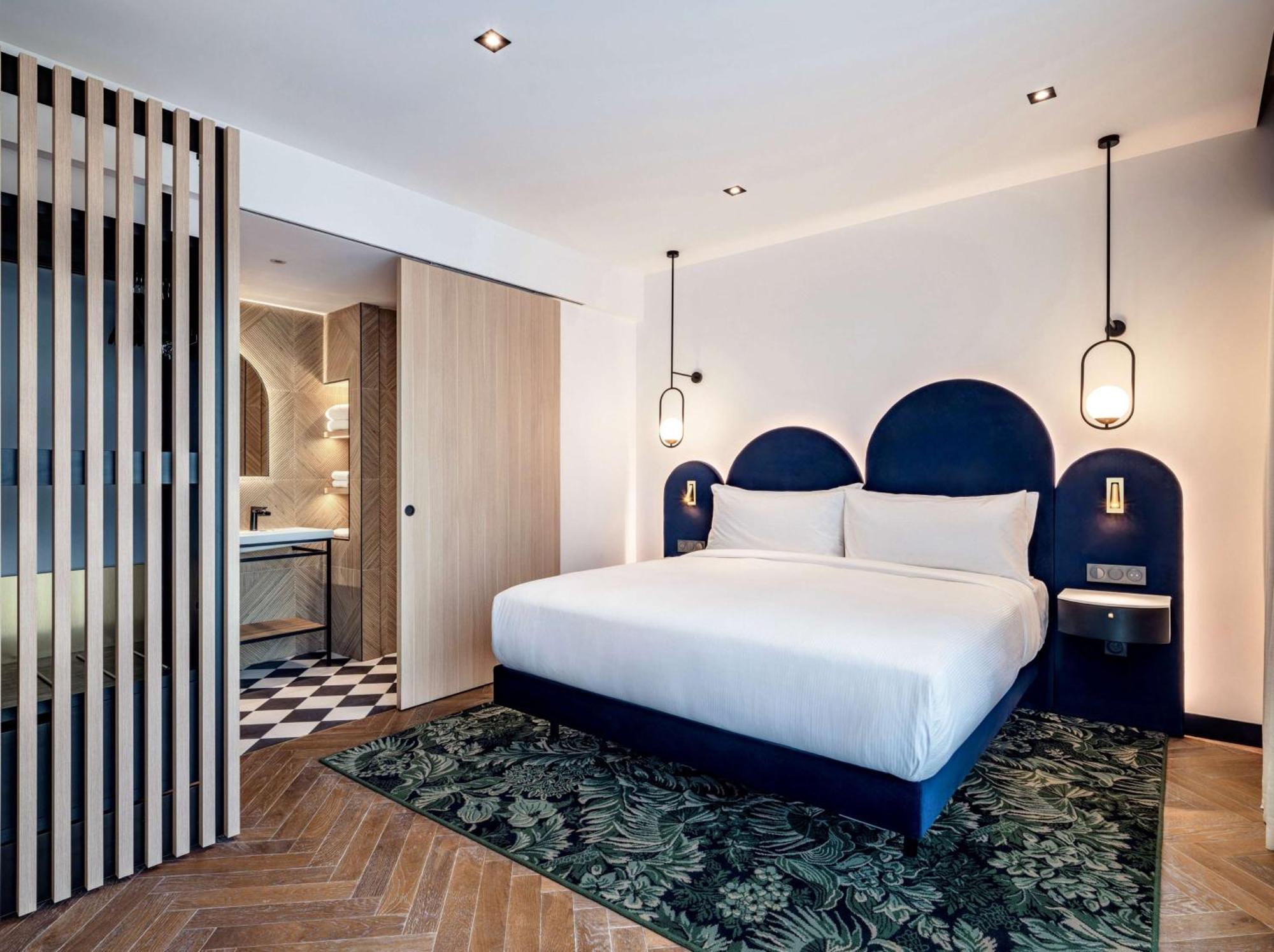 Doubletree By Hilton Centre Iconic Hotel 4*